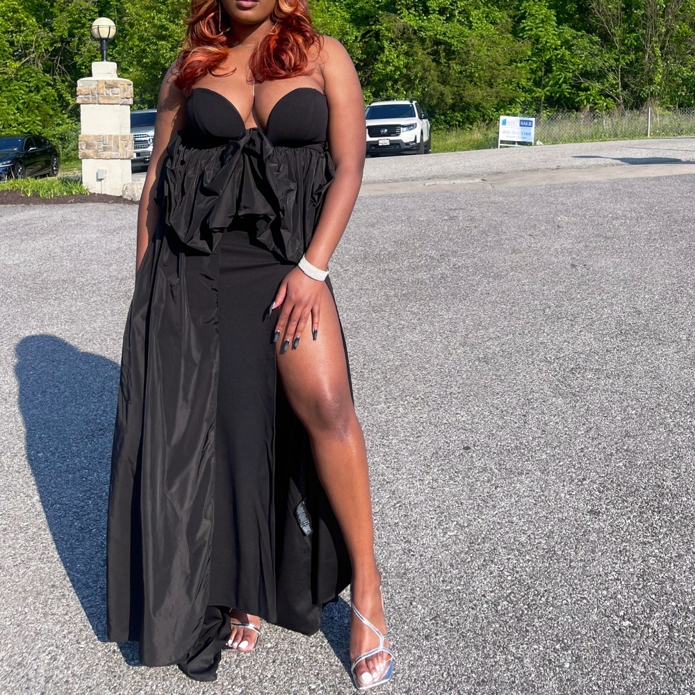 Plunge premium bandeau maxi dress with
peplum bubble waist and sash in black!